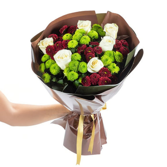Natural Calm – Yeşil Kahve Bukette Beyaz Gül ve Kasımpatı
