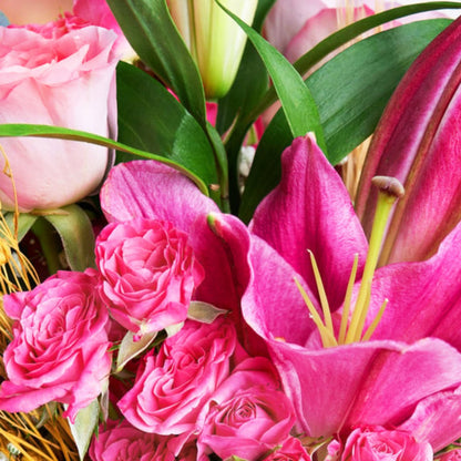 Cocoa Bloom – Koyu Kahve Bukette Pembe Gül ve Lilyum