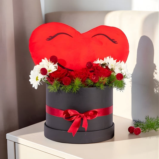 Amour Mini – Siyah Kutuda 3 Kırmızı Gül ve Kalpli Yastık