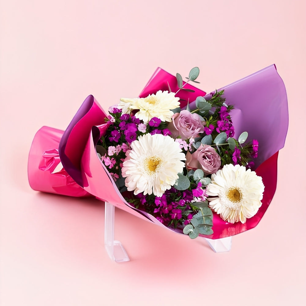 Lumiere Violet – Lila Pembe Bukette Lila Güller ve Beyaz Gerberalar