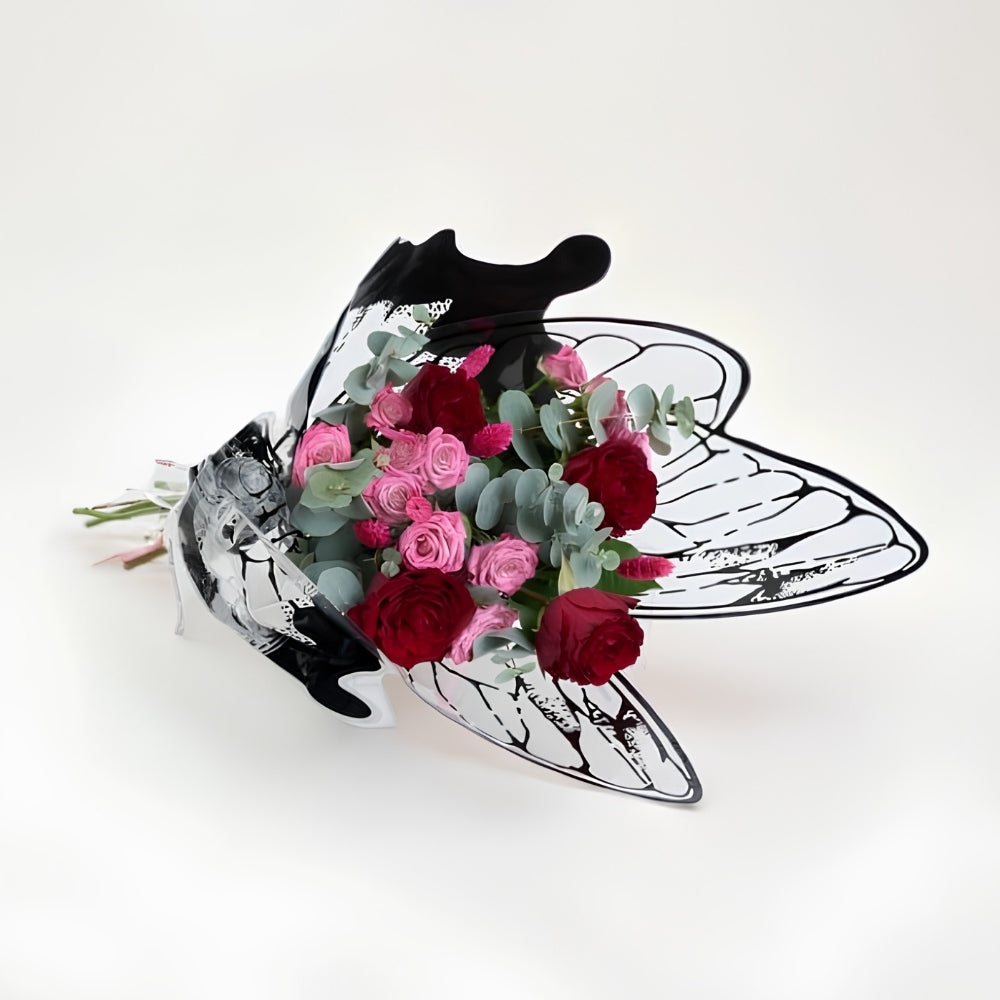 Ruby Wings – Kelebek Bukette Kırmızı Gül ve Pembe Çardak Güller
