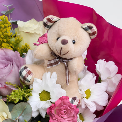 Blush Teddy – Pembe Bukette Renkli Güller ve Ayıcık Anahtarlık