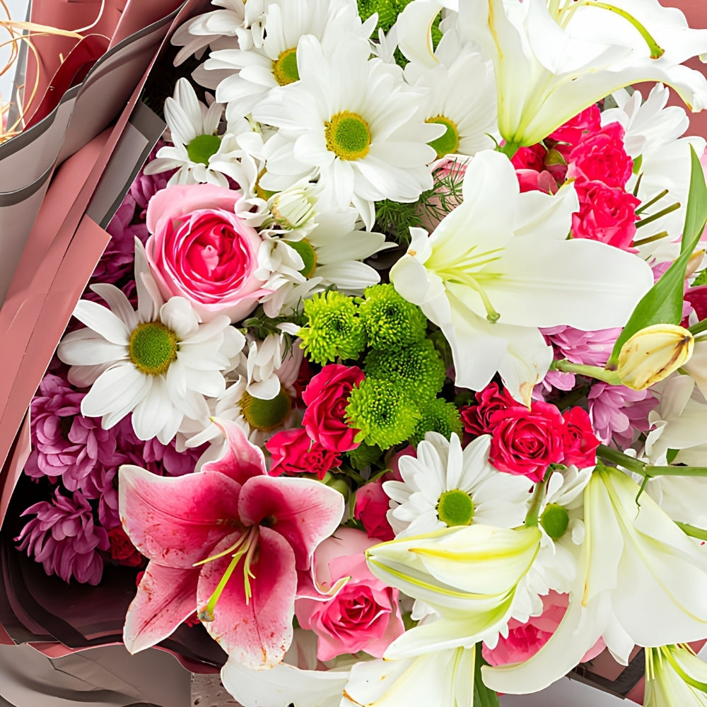 Lily Sunset – Koyu Somon Bukette Pembe ve Beyaz Lilyumlar