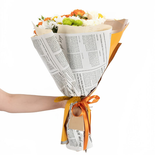 Editorial Garden – Gazete Desenli Bukette Krizantem, Papatya ve Güller