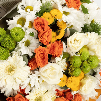 Editorial Garden – Gazete Desenli Bukette Krizantem, Papatya ve Güller