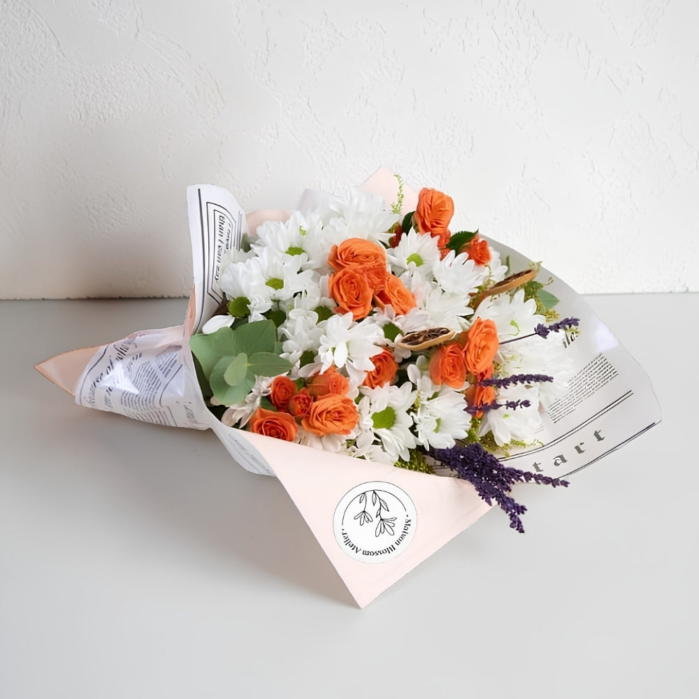 Atelier Orange – Tasarım Bukette Turuncu Güller ve Beyaz Papatyalar