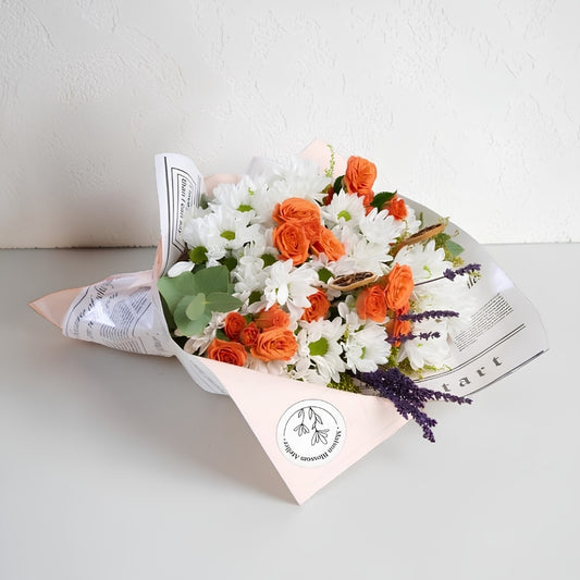 Atelier Orange – Tasarım Bukette Turuncu Güller ve Beyaz Papatyalar