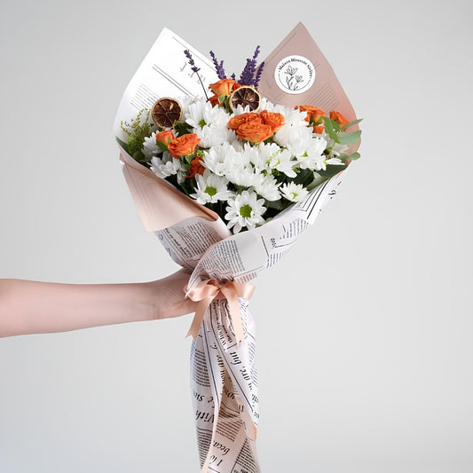 Atelier Orange – Tasarım Bukette Turuncu Güller ve Beyaz Papatyalar