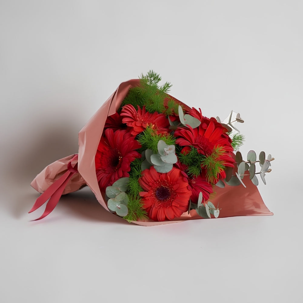 Red Gerbera Bloom – Kırmızı Gerbera Çiçek Buketi