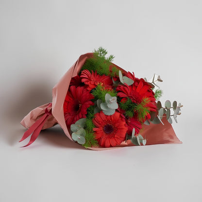 Red Gerbera Bloom – Kırmızı Gerbera Çiçek Buketi