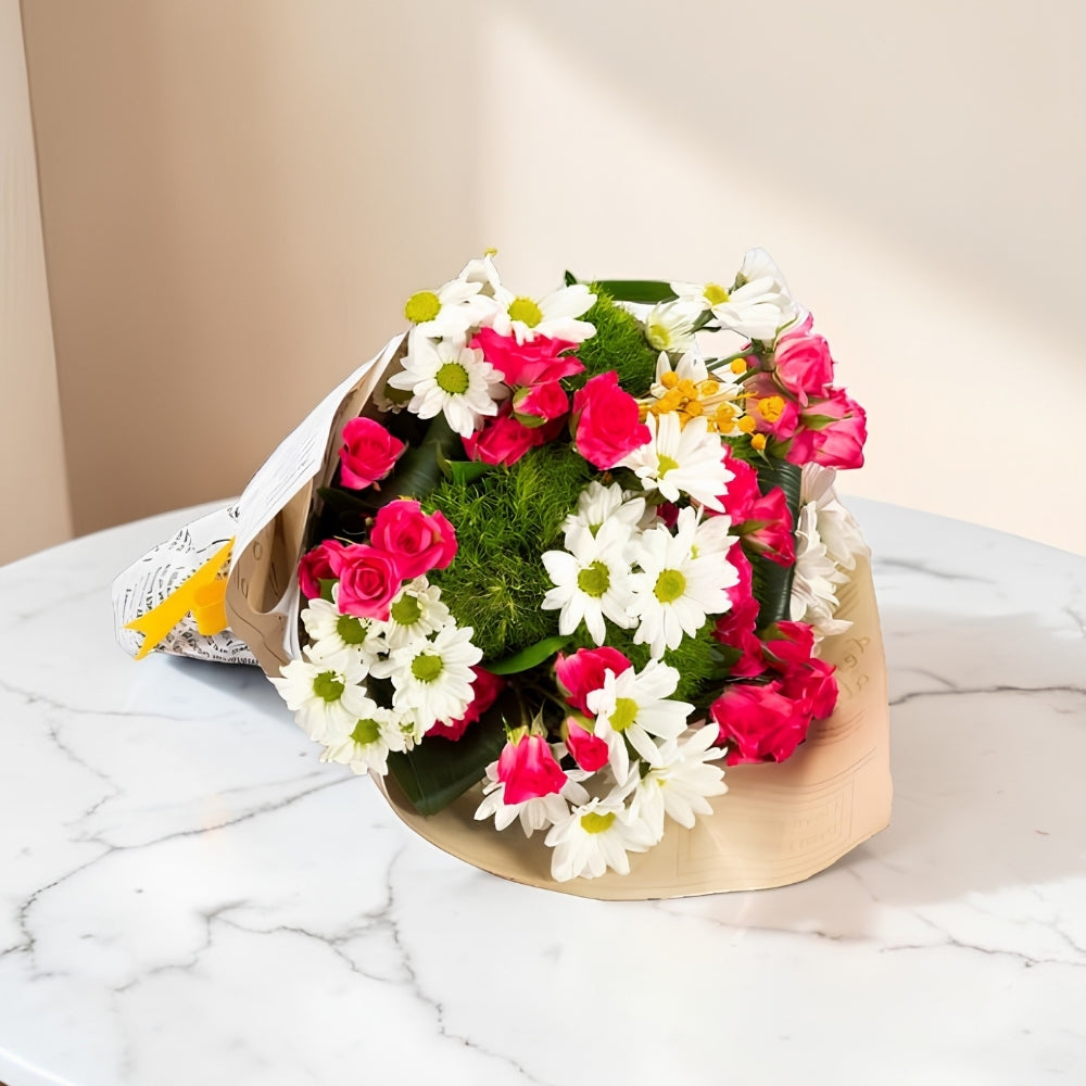 Rosé Gazette – Gazete Bukette Pembe Çardak Güller ve Papatyalar
