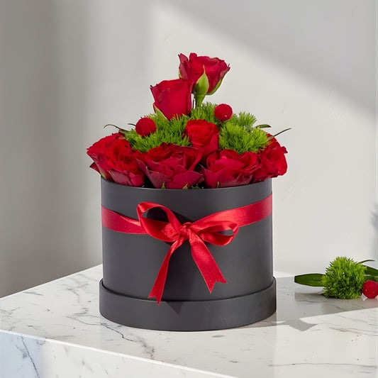 Noir Botanica – Siyah Kutuda 13 Kırmızı Gül ve Green Trick