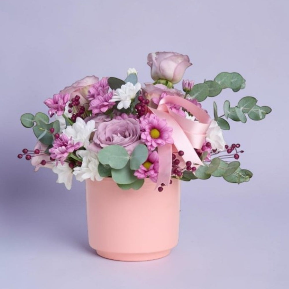 Lavender Blush – Pembe Saksıda Lila Gül, Beyaz ve Pembe Papatyalar