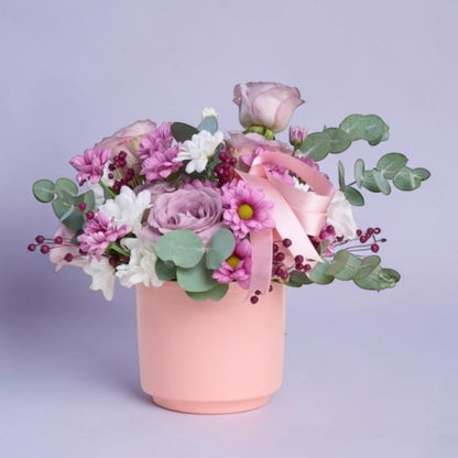 Lavender Blush – Pembe Saksıda Lila Gül, Beyaz ve Pembe Papatyalar