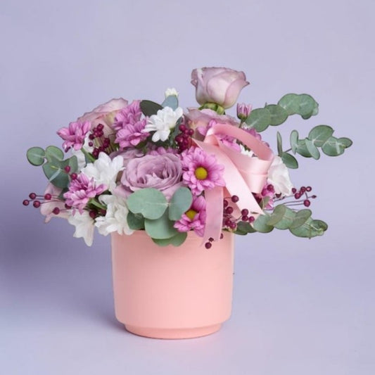 Lavender Blush – Pembe Saksıda Lila Gül, Beyaz ve Pembe Papatyalar