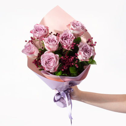 Lilac Muse – Lila Bukette Lila Gül ve Luna